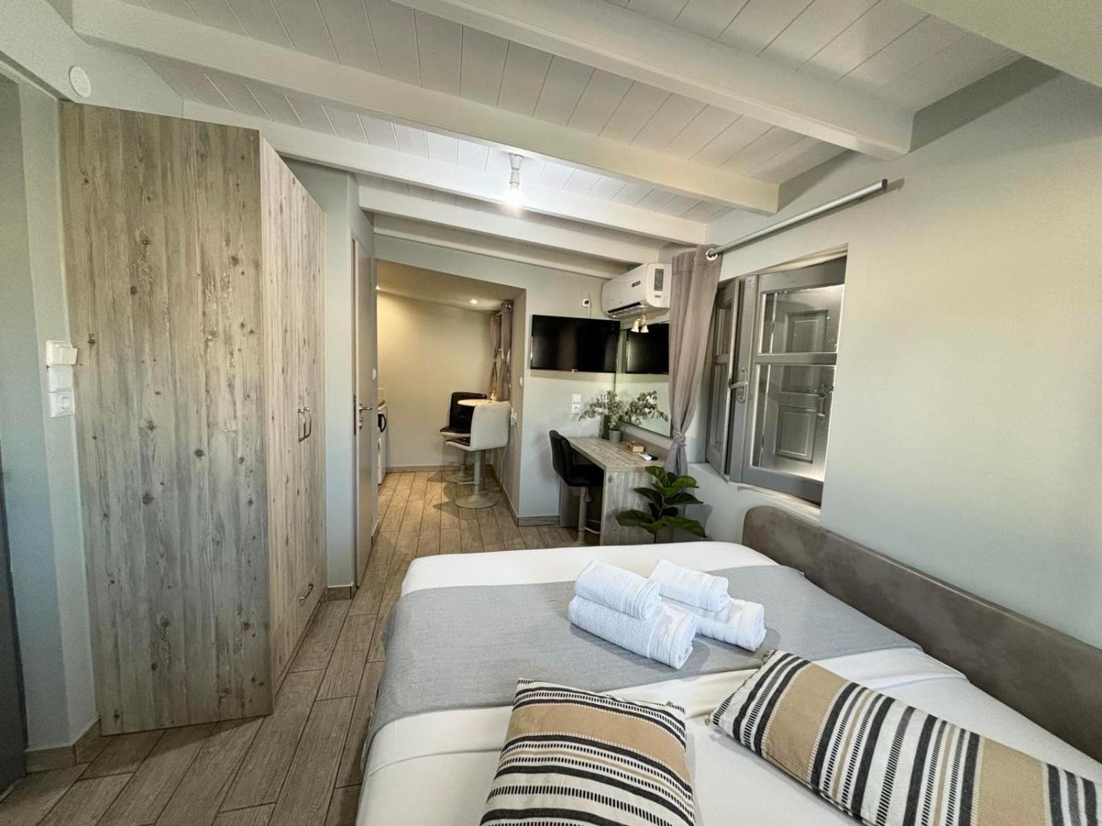 Green Suite Skiathos エクステリア 写真