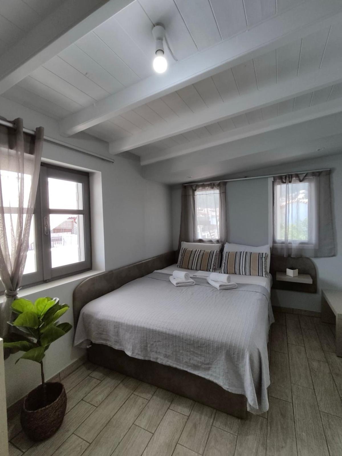 Green Suite Skiathos エクステリア 写真